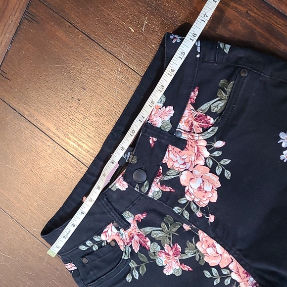 ✨️ Suko Floral Cropped Jeans - Picture 5 of 8
